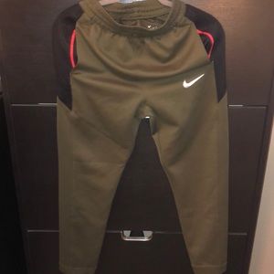 Boys XL Nike olive sweats with zipper pockets